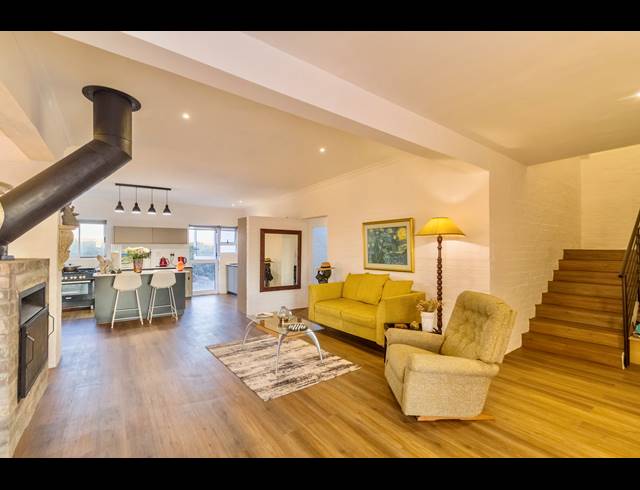 5 BEDROOM HOUSE FOR SALE IN GROTTO BAY